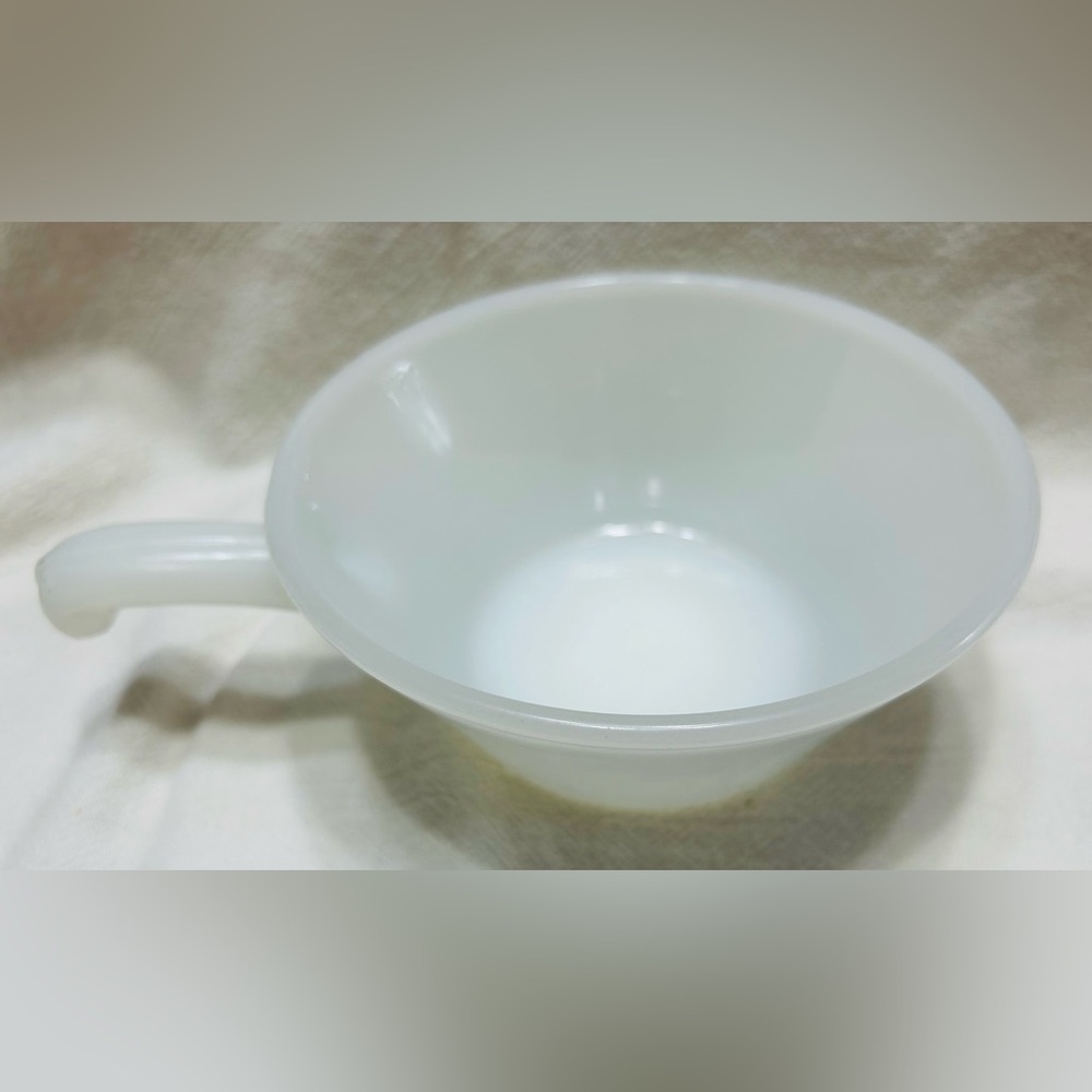 Anchor Hocking Fire King white soup bowl. Vintage, mint condition.